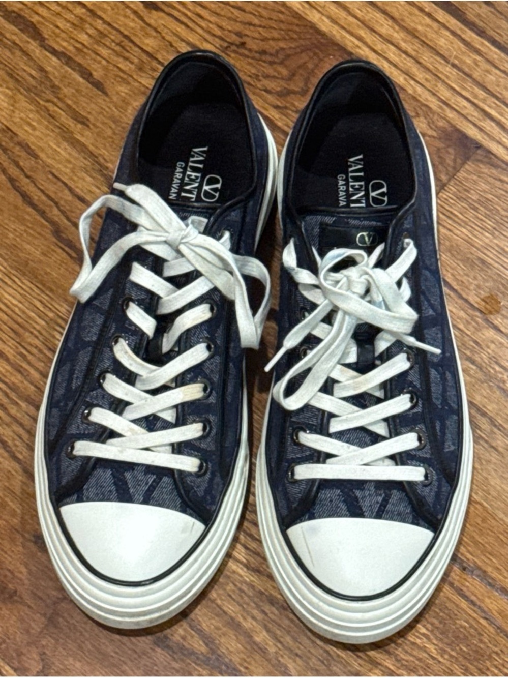 Valentino Garavani Navy and White Low-Top Sneakers SIZE 43.5 10.5US Box Included